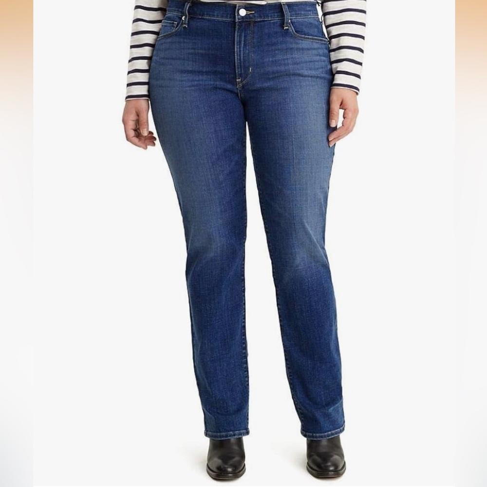 NWT Levi’s Woman Blue Jeans